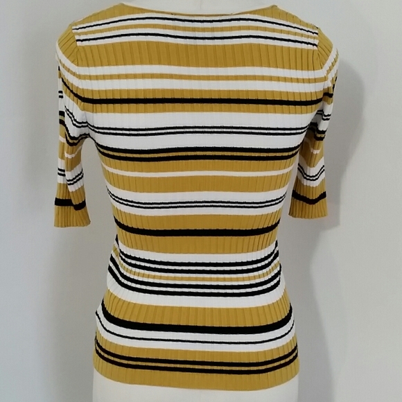 Express Short Sleeved V-neck Ribbed knit top - Picture 2 of 5